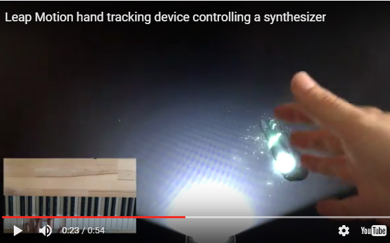Mini-Exkurs: Was ist überhaupt ein Synthesizer? Sehr einfach gesagt, ein rein elektronisches Musikinstrument. Die Bedienelemente sind erstmal nicht dazu da, um Musik zu machen bzw. dem Gerät Töne zu entlocken, sondern um den Klang zu regeln. In der Regel spielt man die Klänge dann mit einem Keyboard an.