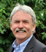 Neu in den Aufsichtsrat gewählt wurde mit Herrn Hans-Jürgen Beger erst-mals ein Kandidat, der vorher noch kein Mitarbeiter bei Psyma war, sondern ein hochrangiger Vertreter der Kundenseite. Seine berufliche Karriere bei den Pharmakonzernen Sandoz und Novartis führte Herrn Beger nach Tokio (als Leiter IT & Organisation), Nürnberg (als Geschäftsführer Finanzen & Verwaltung), Kairo (als CEO der dortigen Niederlassung) und schließlich nach Basel, wo er das Amt des CEO der Novartis Pharma Services AG bekleidete. Herrn Begers Kompetenz und Erfahrung im Pharmabereich wird Psyma eine wertvolle Unterstützung bei der Weiterentwicklung nicht nur dieses Ge-schäftsbereichs sein.